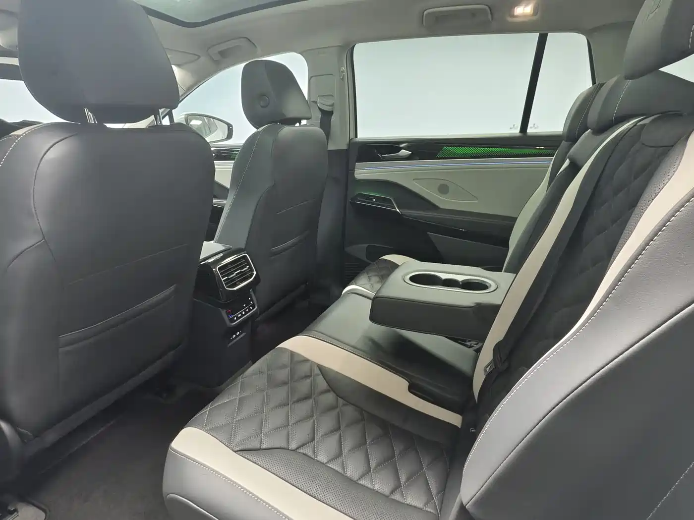 VOLKSWAGEN ID.6 CROZZ