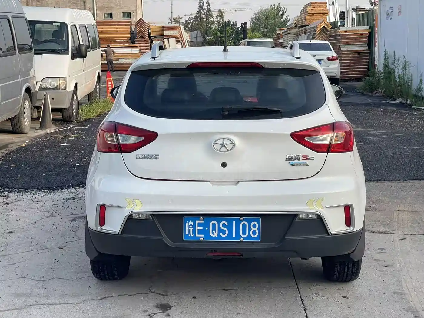 JAC Motors Refine S2 2015 2015 1.5L CVT Luxury Smart