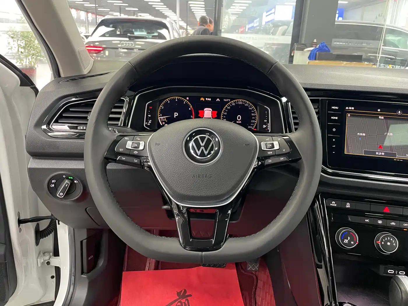 VOLKSWAGEN T-ROC EXPLORING SONGS