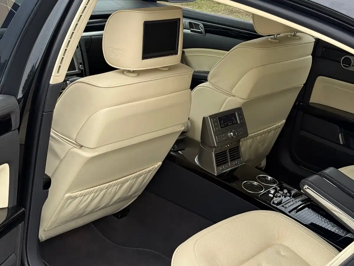 Volkswagen Phaeton 2013 4.2L Poltrona Frau Edition фото 10
