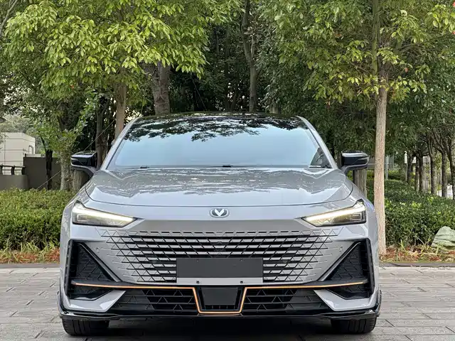 Changan UNI-V 2022 1.5T Sport Edition — фото 3