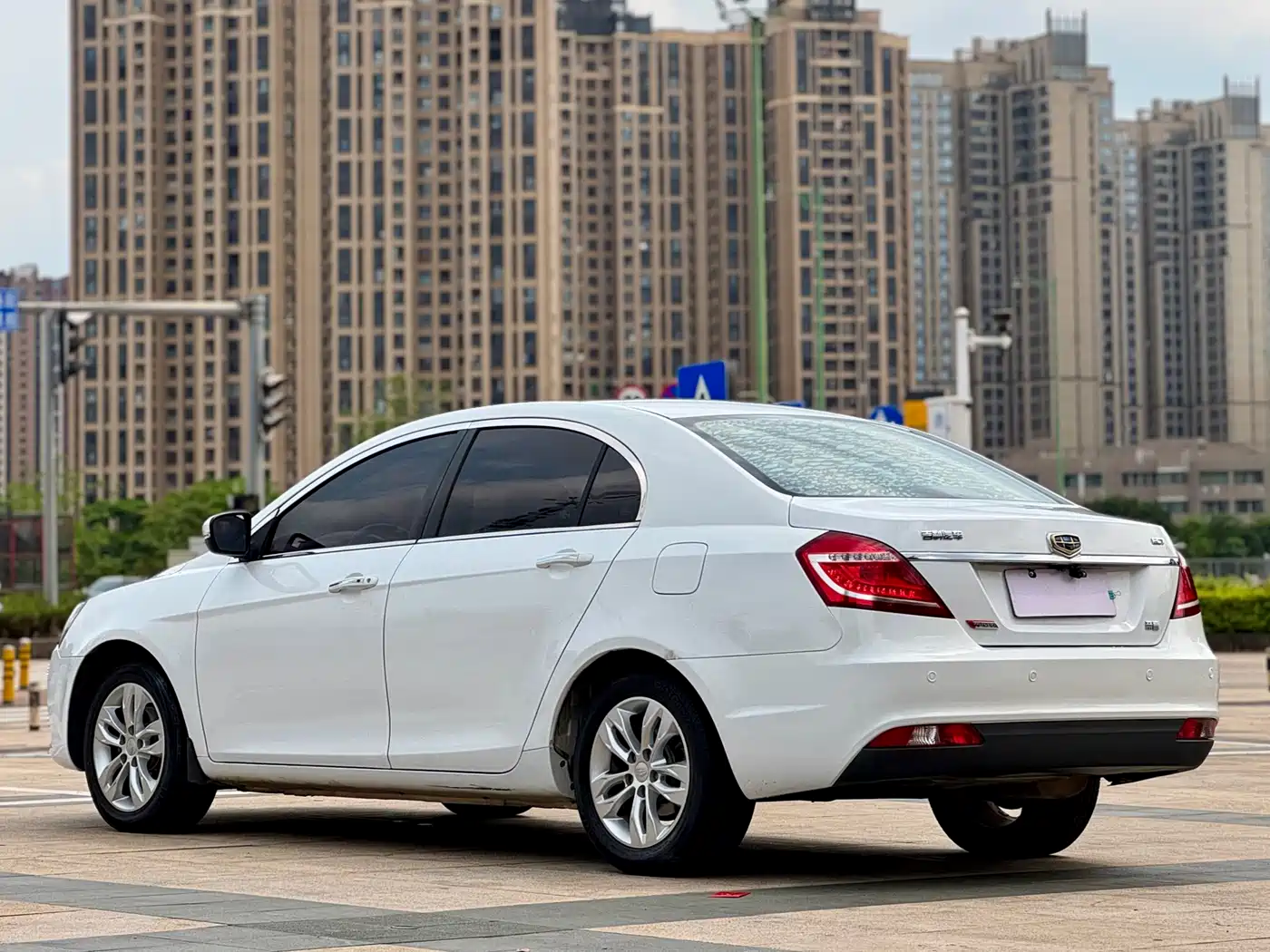 Geely Emgrand 2015 2015 Sedan 1.3T CVT Upward Edition