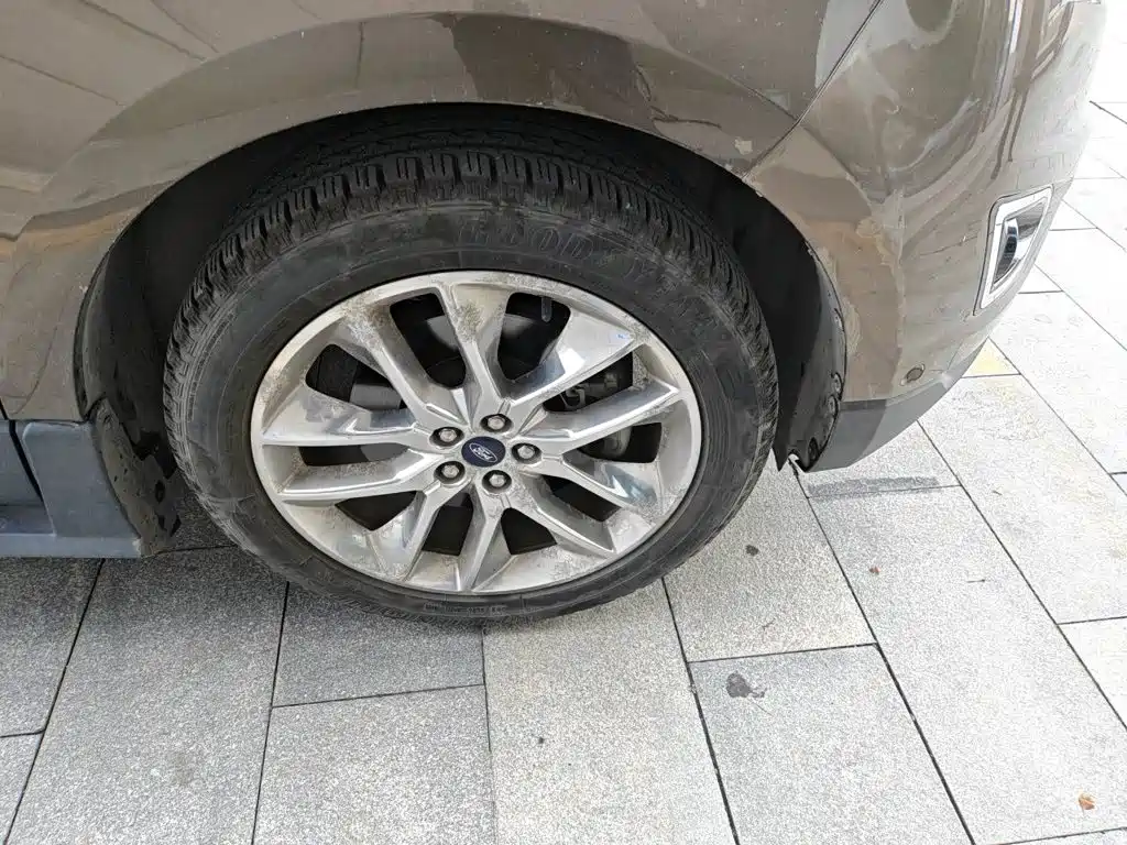 Фото 24 - Ford Edge