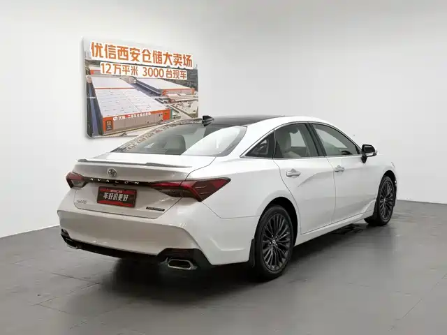 Toyota Avalon 2023 2.5L Touring Premium Edition — фото 2