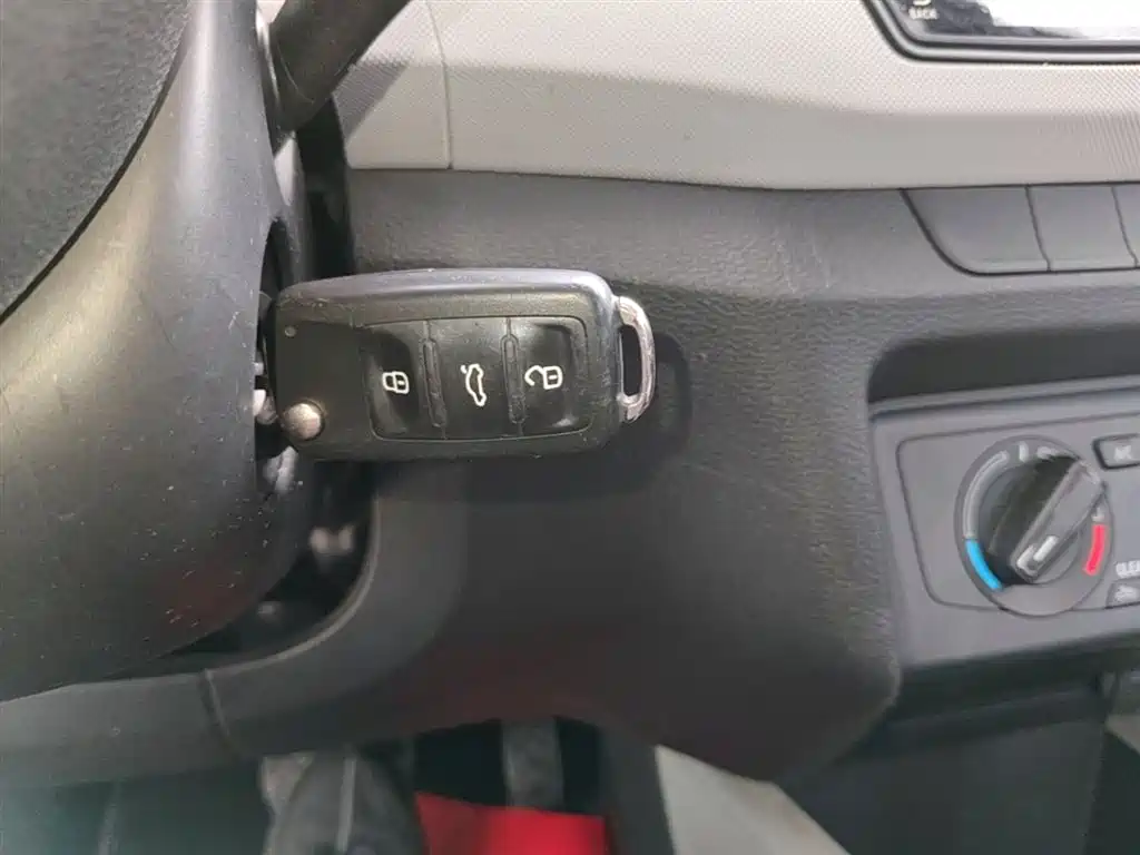 Škoda Fabia 2016 1.4L Automatic Car Enjoy Edition фото 9