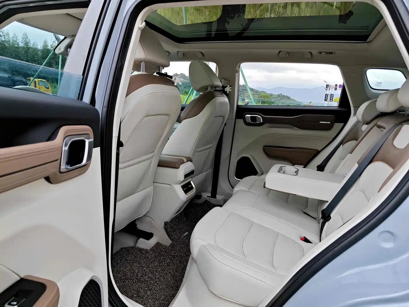 Фото 7 - Geely ICON