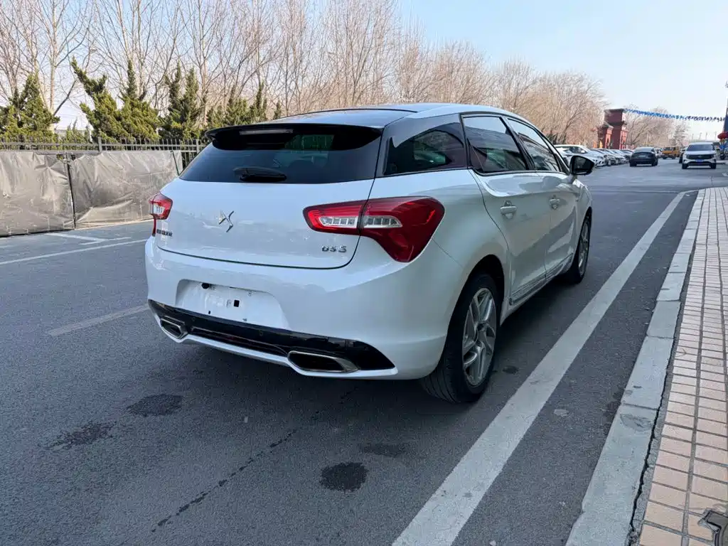 DS 5 2014 2014 1.6T Elegance THP160