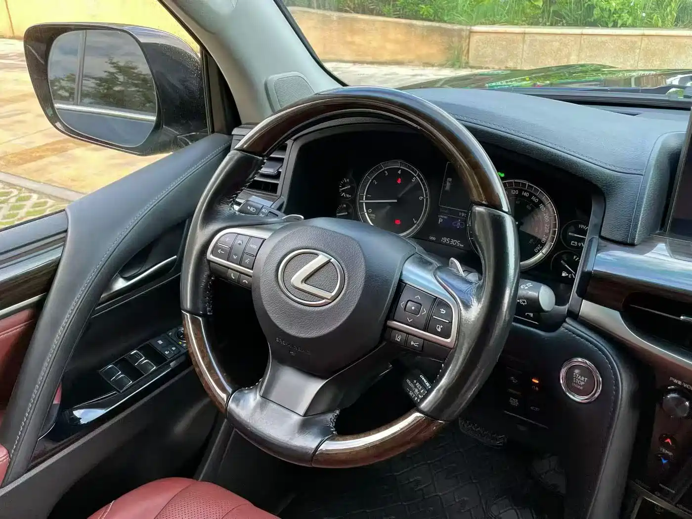 Lexus LX 2016 570 Dynamic Luxury Edition фото 8