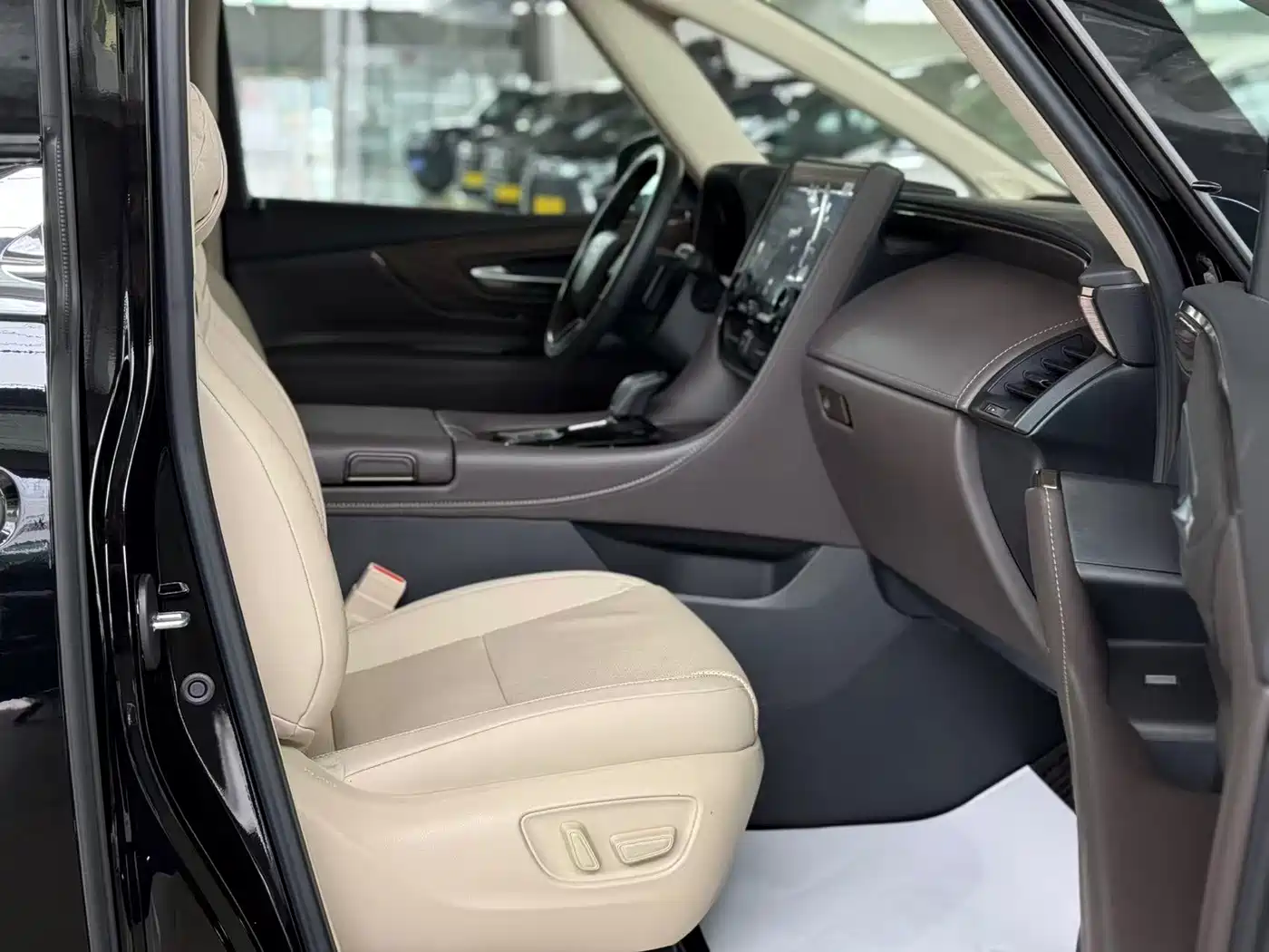 Toyota Alphard 2024 Hybrid 2.5L Ultimate Enjoyment Edition фото 21