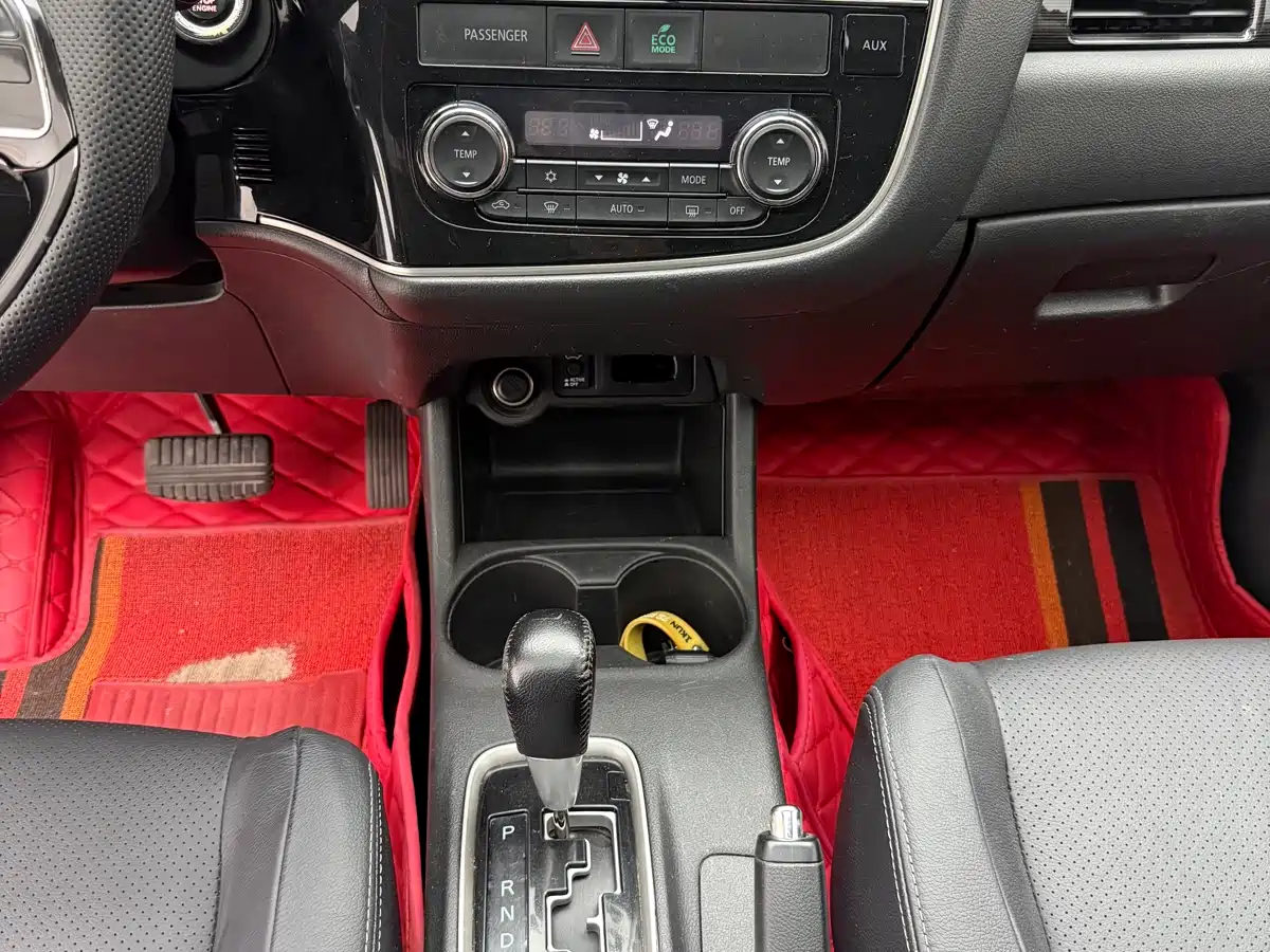 Mitsubishi Outlander (Import) 2016 2016 2.4L 4WD Elite 5-seater