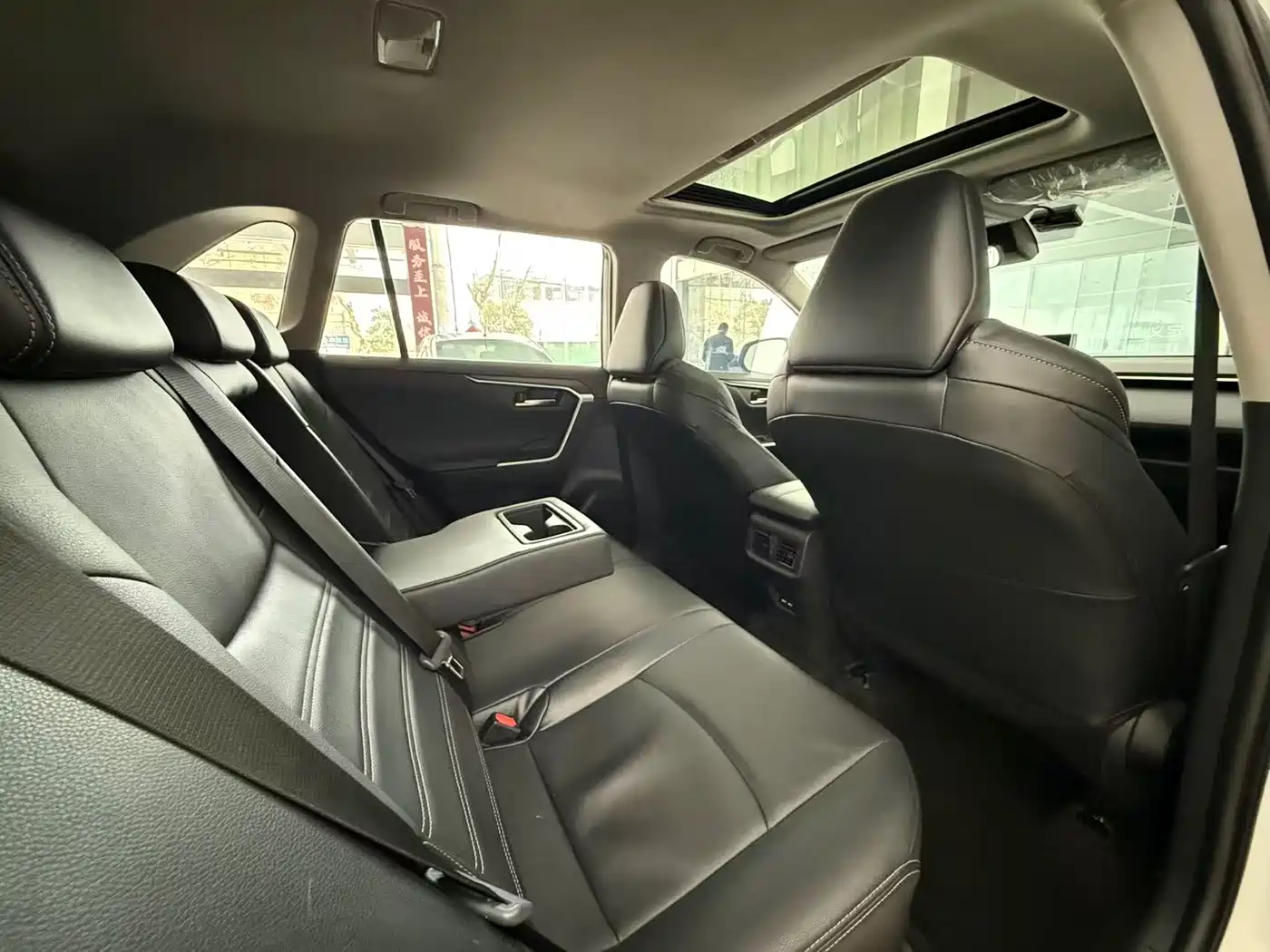 Toyota Wildlander 2021 2.0L CVT 2WD Luxury Edition фото 4