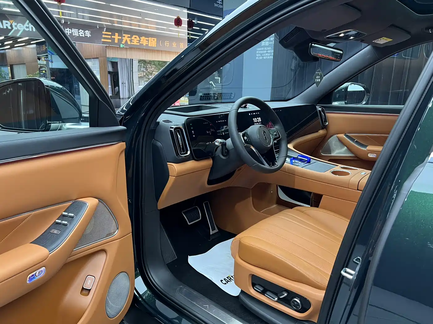 AITO Wenjie AITO M8 2025 Model Extended Range Max+ Edition 53.4kWh 6-Seater фото 7