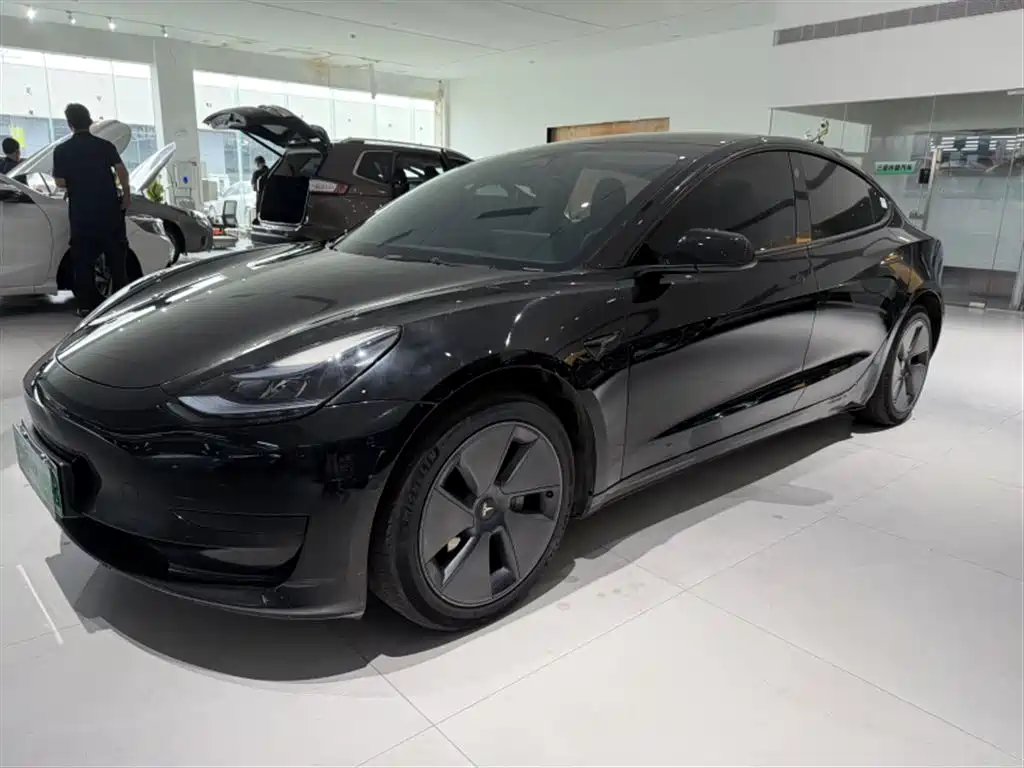 Фото 1 - Tesla Model 3