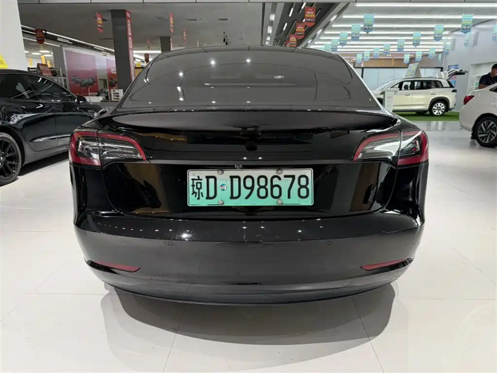 Фото 5 - Tesla Model 3