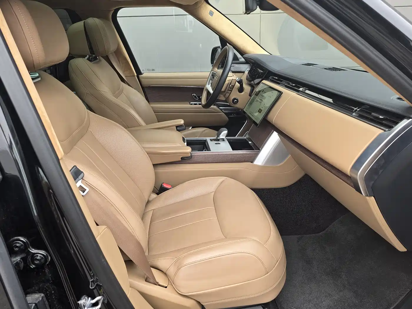 Land Rover Range Rover 2024 3.0 L6 400PS Genesis Extended фото 16