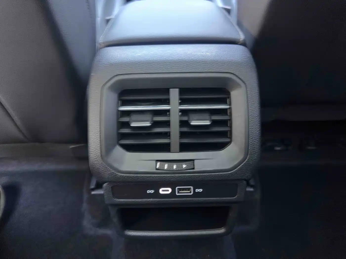 Volkswagen Tharu 2022 280TSI 2WD Comfort фото 21