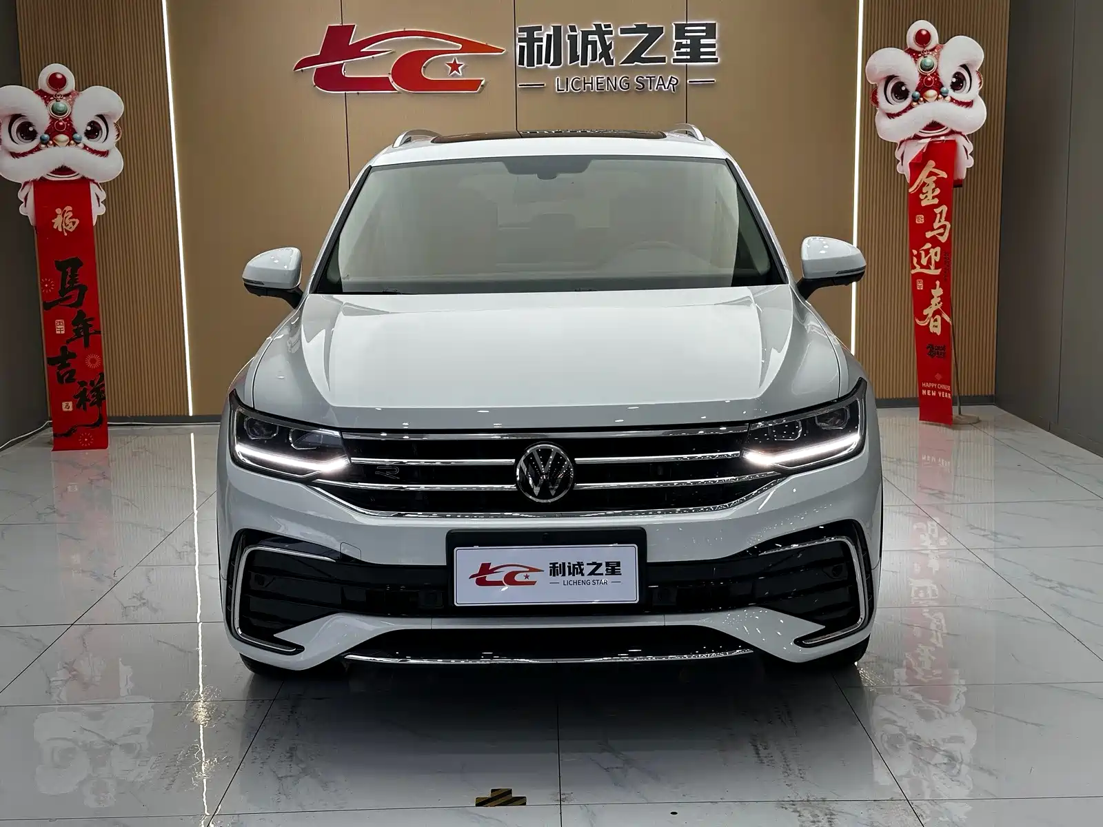Фото 2 - Volkswagen Tiguan L