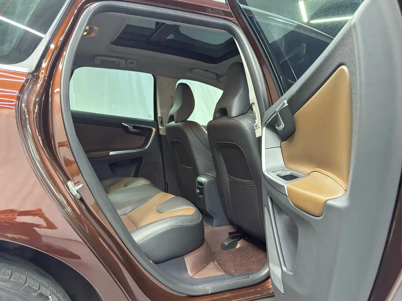 Фото 12 - Volvo XC60
