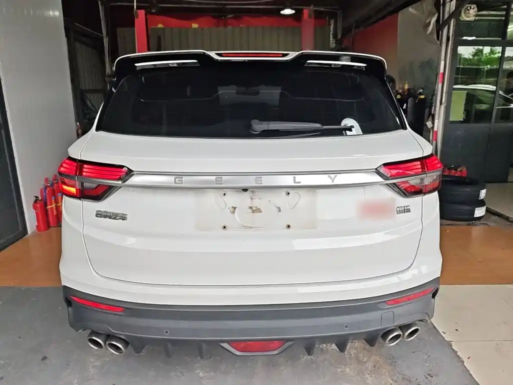 Фото 6 - Geely Binyue