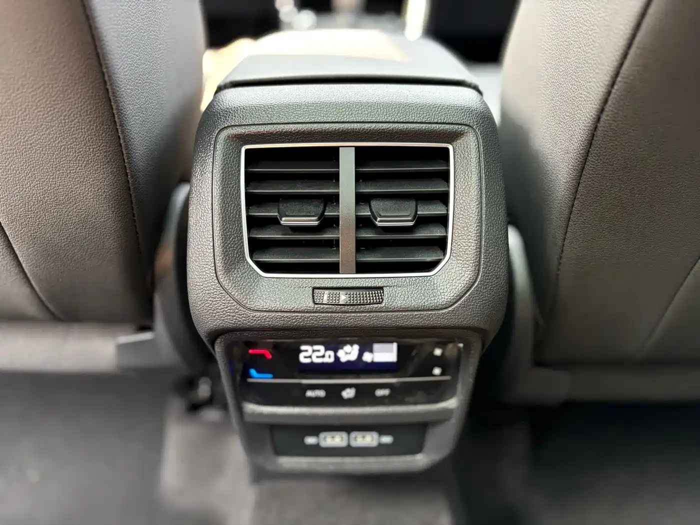Volkswagen Tayron 2022 330TSI 2WD Luxury Smart Connect Edition фото 18