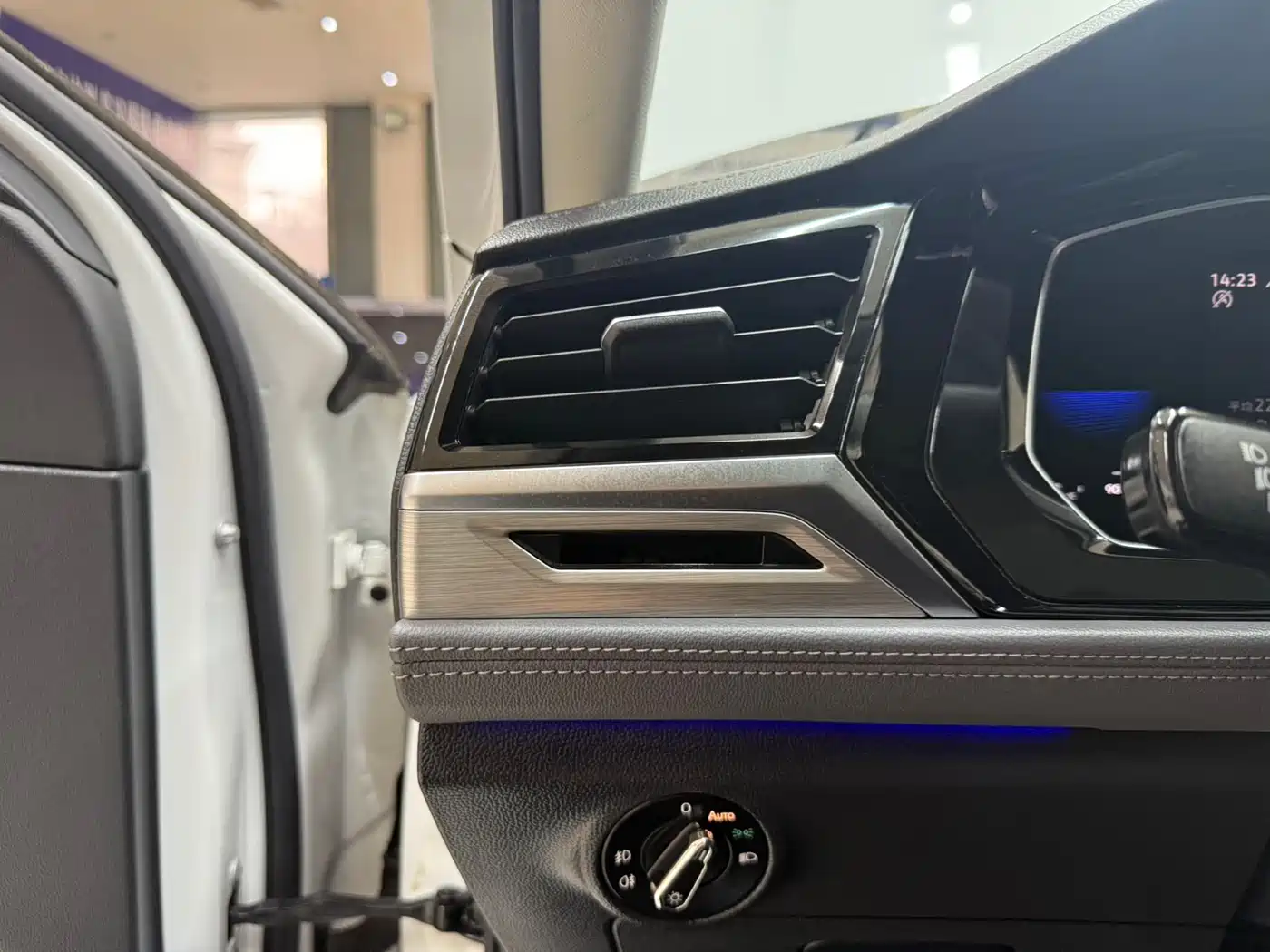Volkswagen Sagitar 2022 280TSI DSG Surpassing Edition фото 9