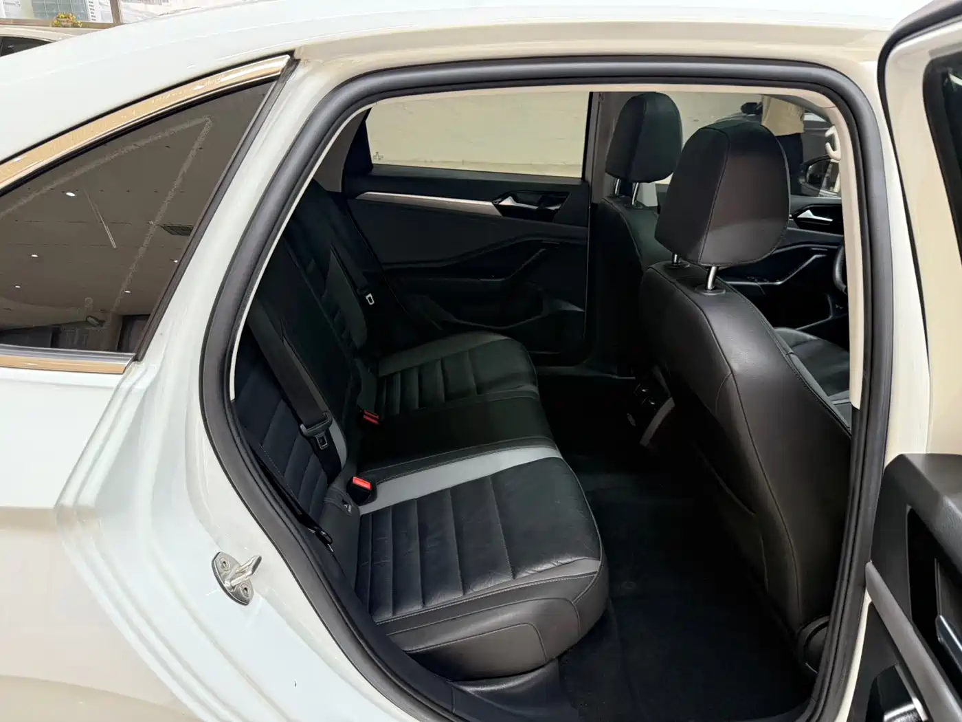 Volkswagen Sagitar 2022 280TSI DSG Surpassing Edition фото 22
