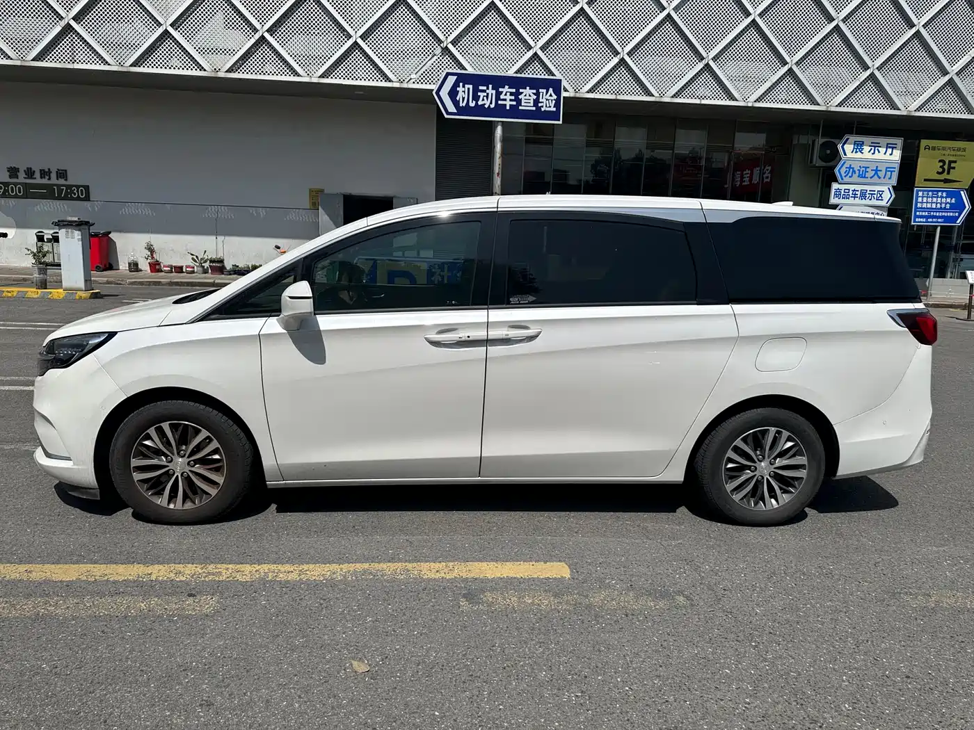 Buick GL8 2021 ES Landlord 653T Premium фото 3