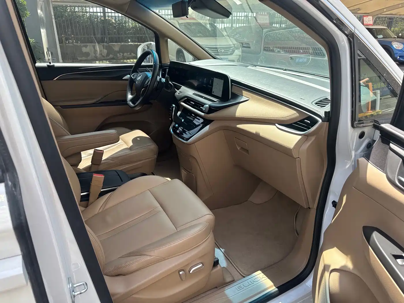 Buick GL8 2021 ES Landlord 653T Premium фото 12