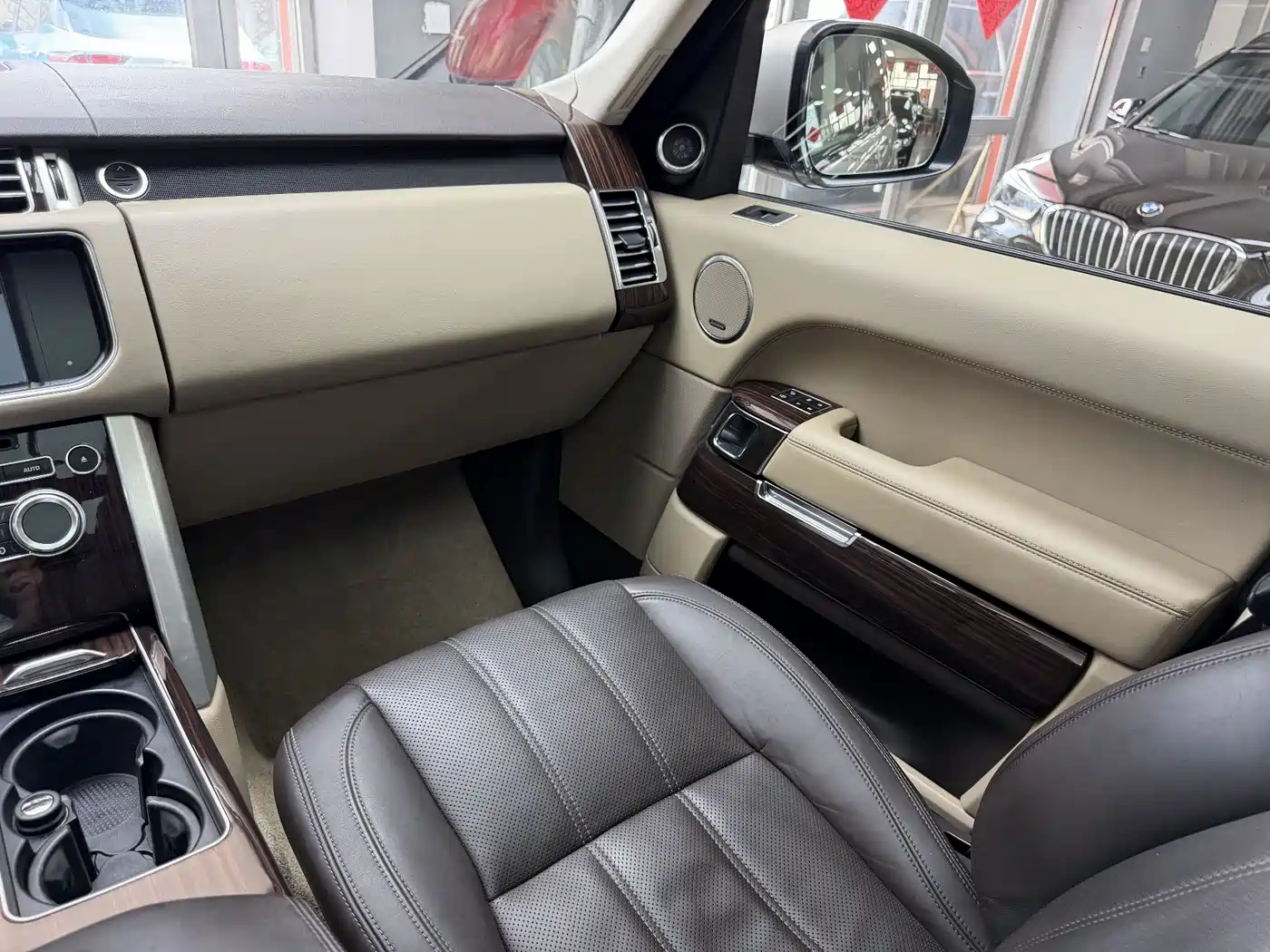 Фото 24 - Land Rover Range Rover