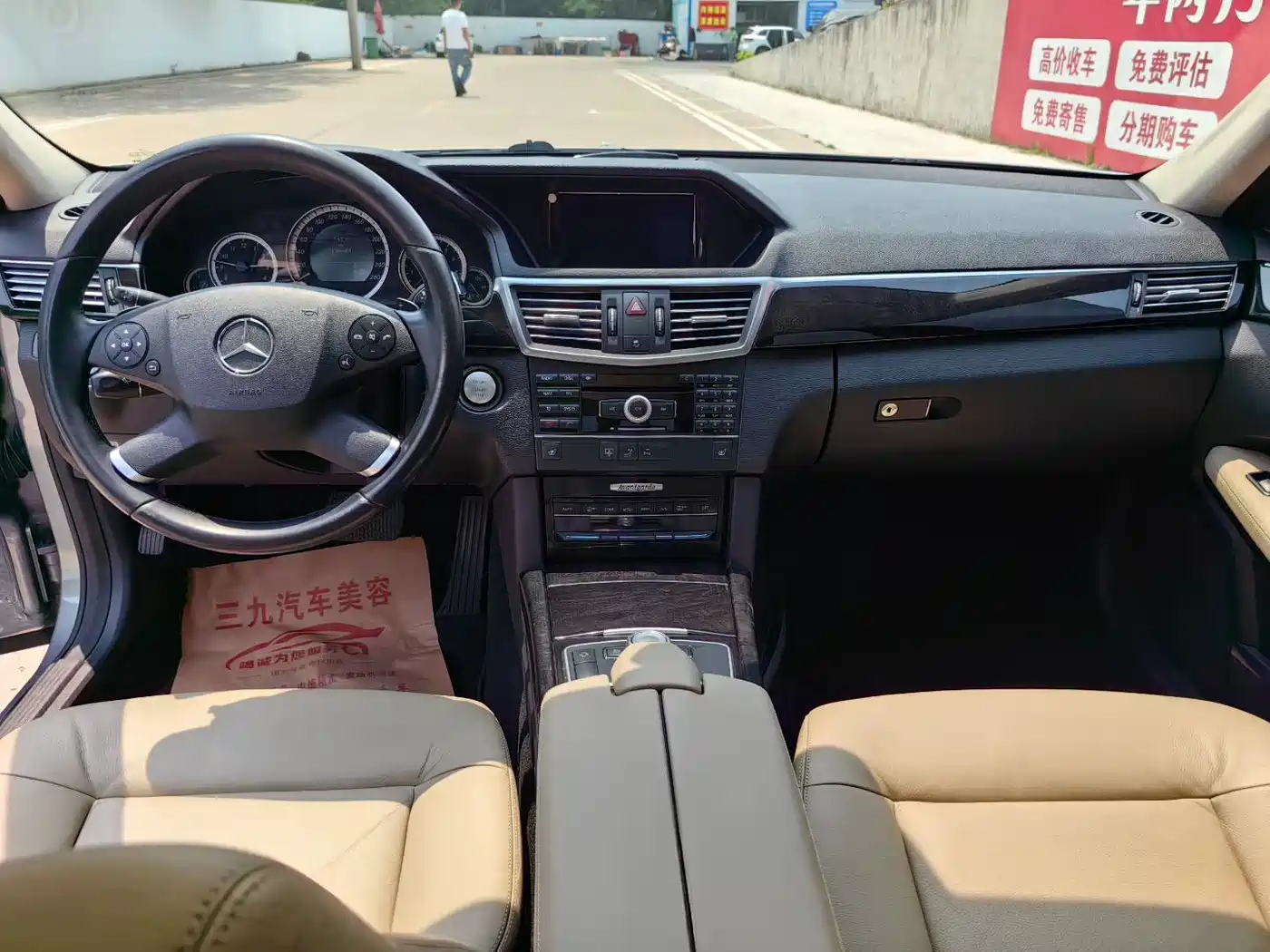 Mercedes-Benz E-Class (Import) 2010 Model E 300 Elegance Luxury Edition фото 8