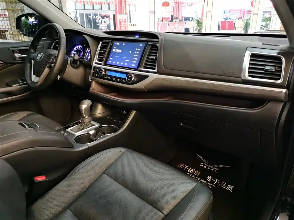 TOYOTA HIGHLANDER