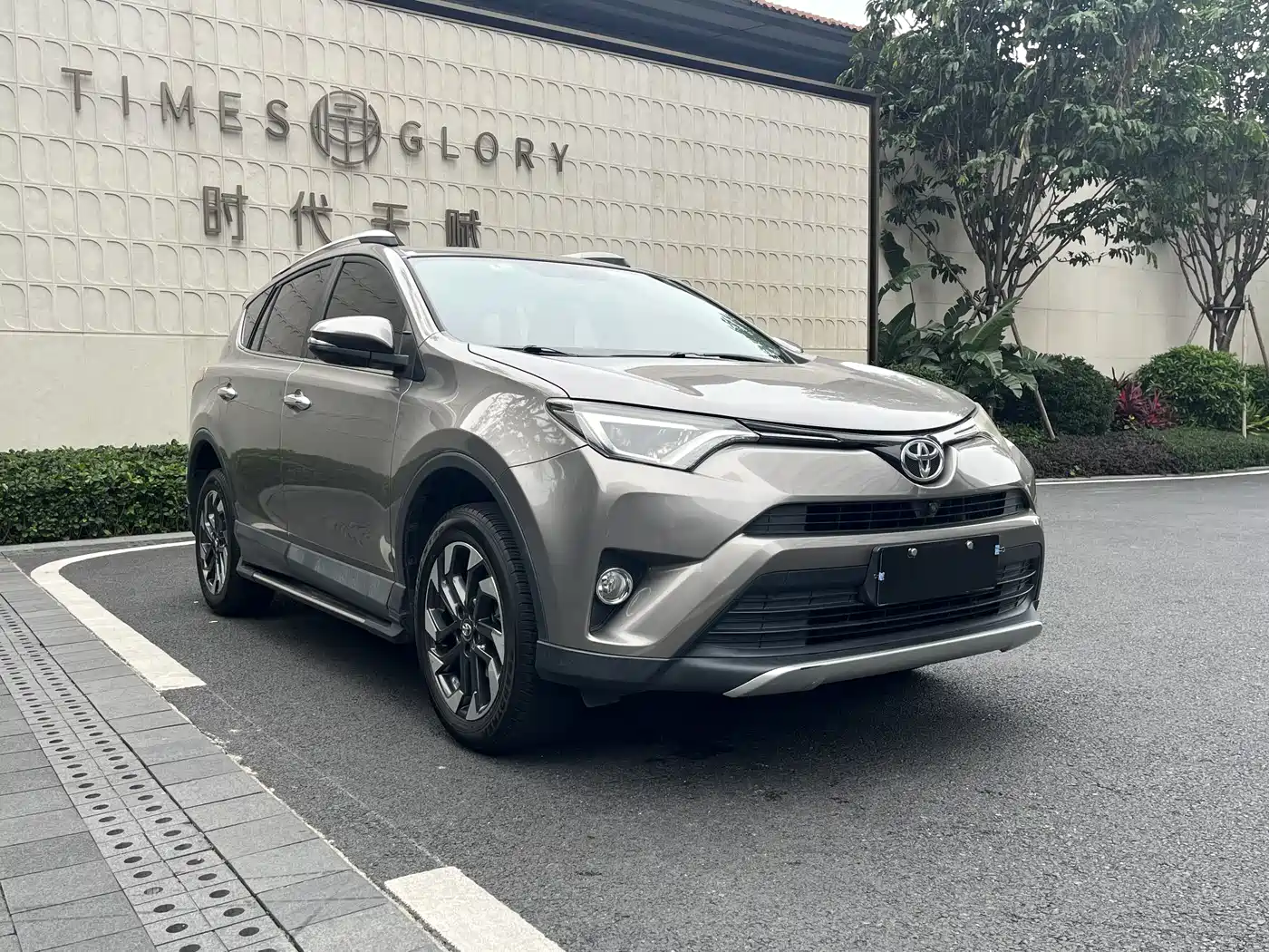 Toyota RAV4 Rongfang 2016 2.5L Automatic 4WD Elite фото 3