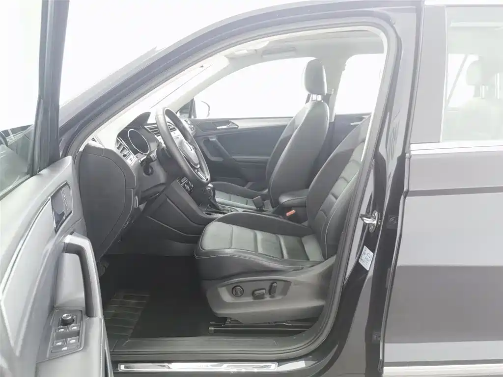 Volkswagen Tiguan L 2017 380TSI Automatic 4WD Luxury Edition фото 10