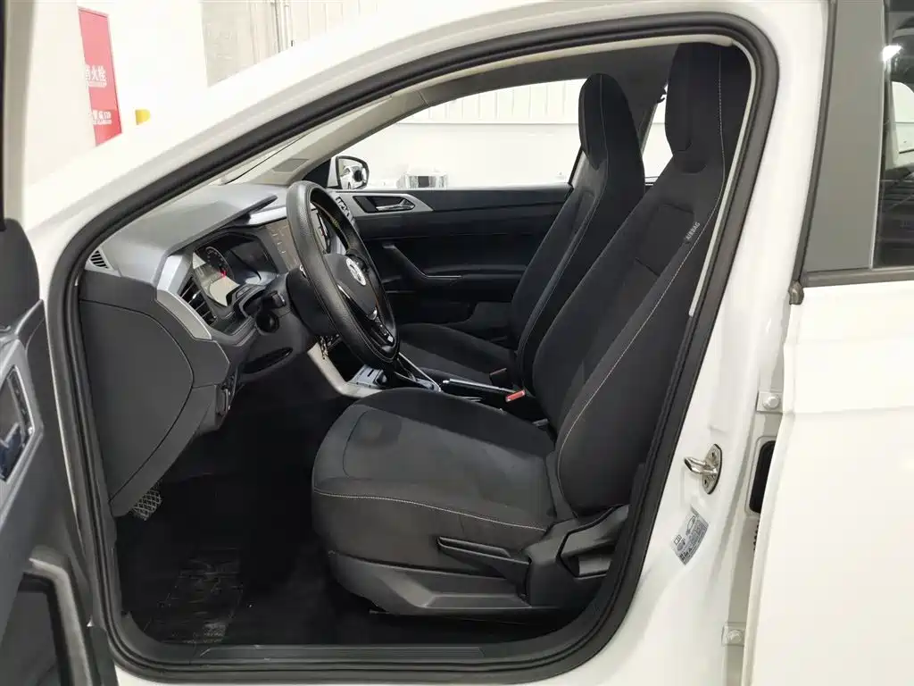 Volkswagen Polo 2021 Plus 1.5L Automatic Panorama Enjoyment Edition фото 10
