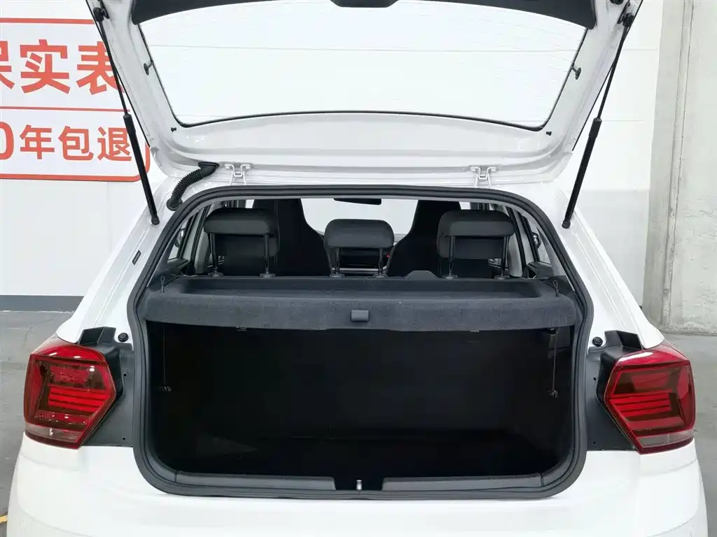 Volkswagen Polo 2021 Plus 1.5L Automatic Panorama Enjoyment Edition фото 16