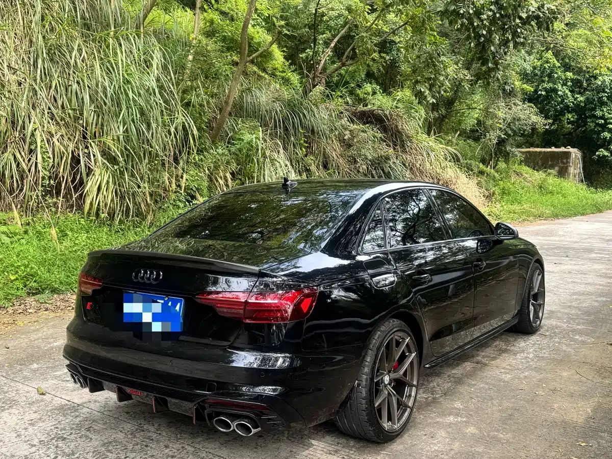 Photo 5 - Audi S4