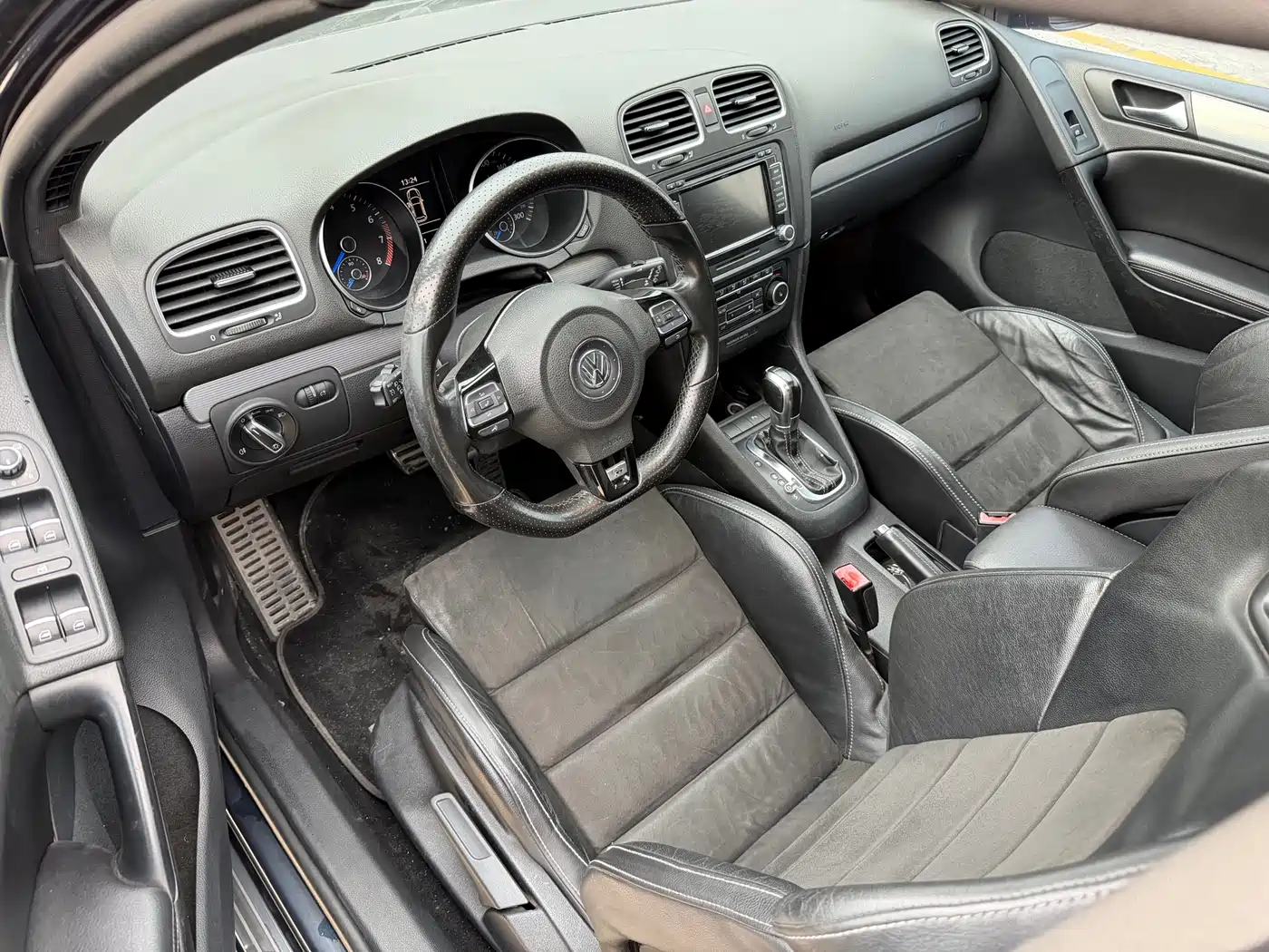 Volkswagen Golf (Import) 2011 2.0TSI R фото 4