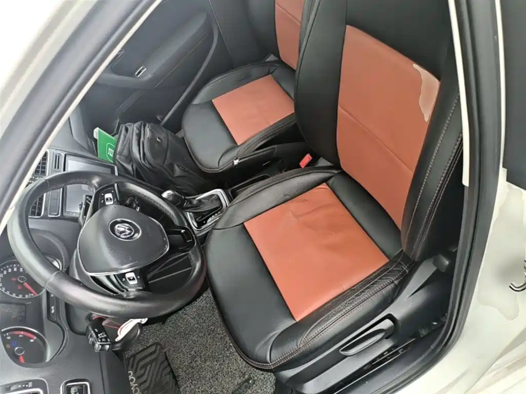 Volkswagen Polo 2016 1.6L Automatic Comfort фото 15