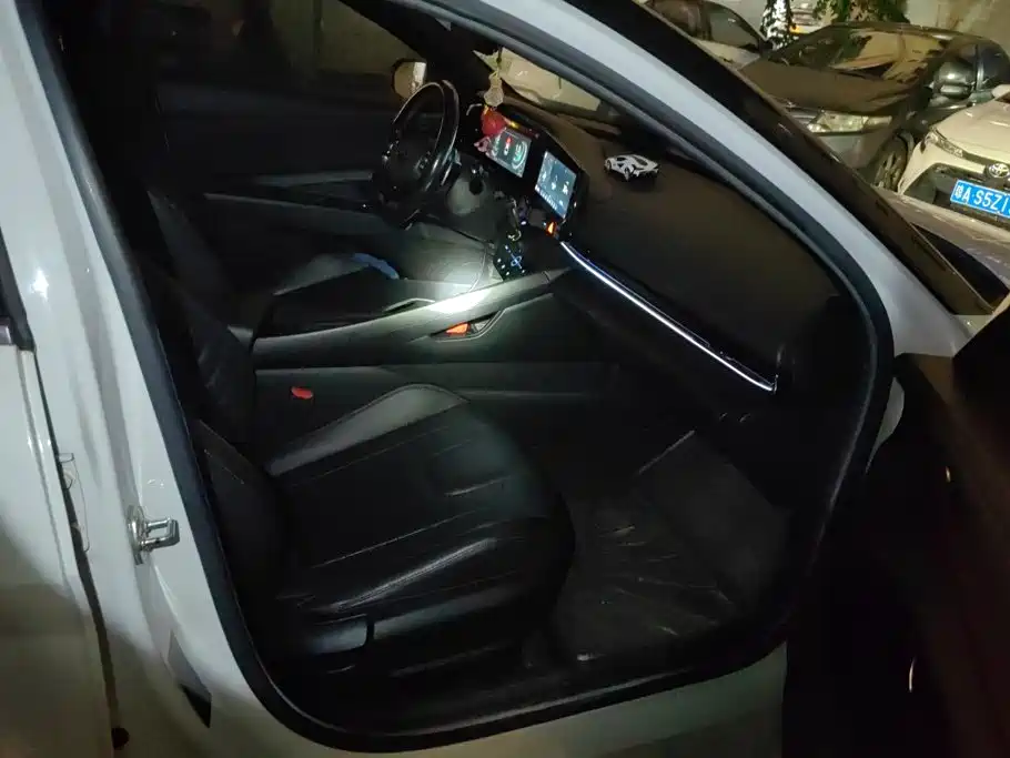 Photo 8 - Hyundai Elantra