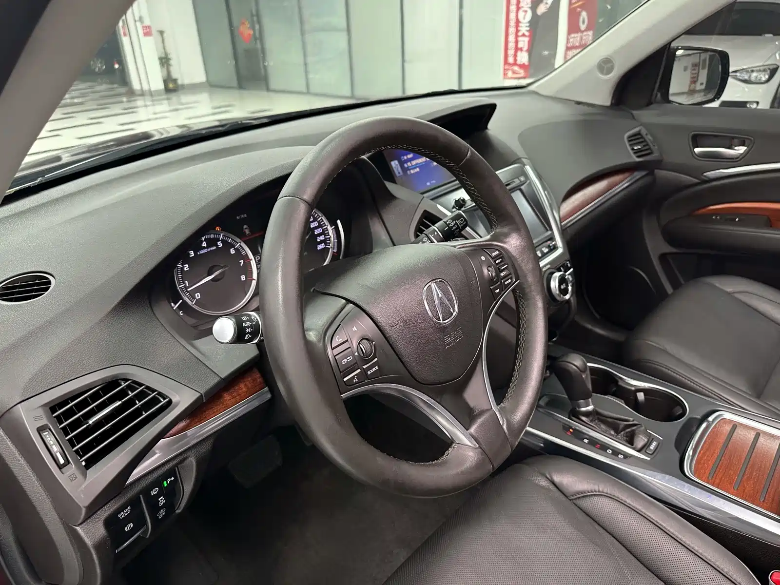 Photo 11 - Acura MDX