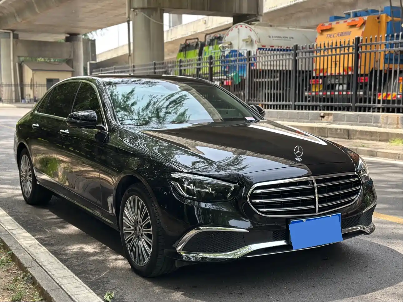 Mercedes-Benz E-Class 2023 E 300 L Fashion фото 3