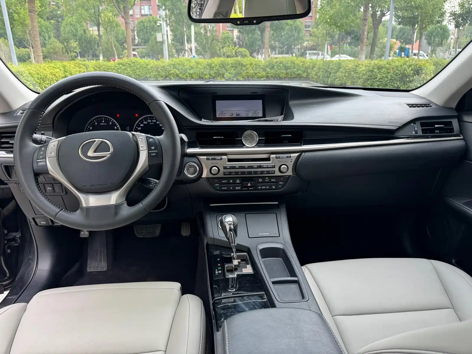 Фото 6 - Lexus ES