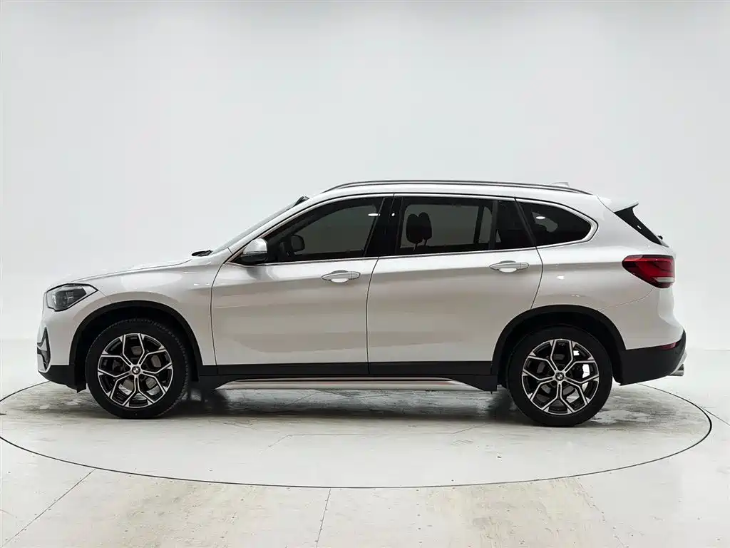 BMW X1 2022 sDrive20Li Fashion фото 7