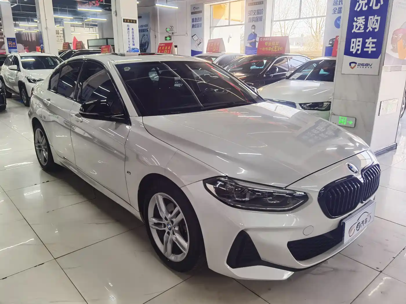 BMW 1 Series 2023 120i M Sport Shadow Edition фото 3