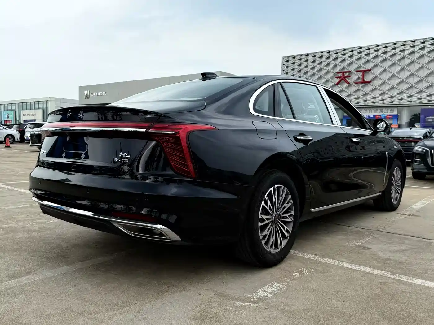 Hongqi H5 2026 2025 1.5T DCT Flag Rhythm 500,000 Units Memorial Edition