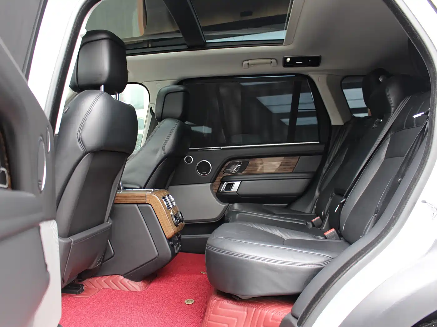 Land Rover Range Rover 2018 3.0 SC V6 Vogue SE Genesis Extended Edition фото 7