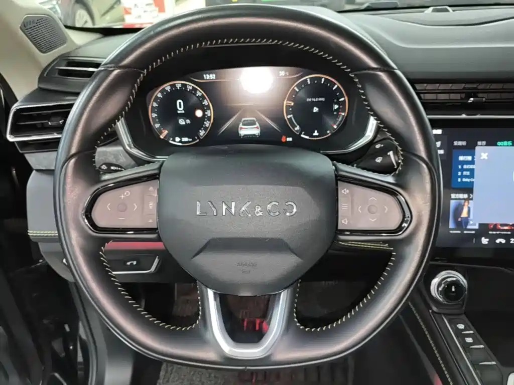Lynk & Co 05 2021 2020 2.0TD 2WD Shine Halo