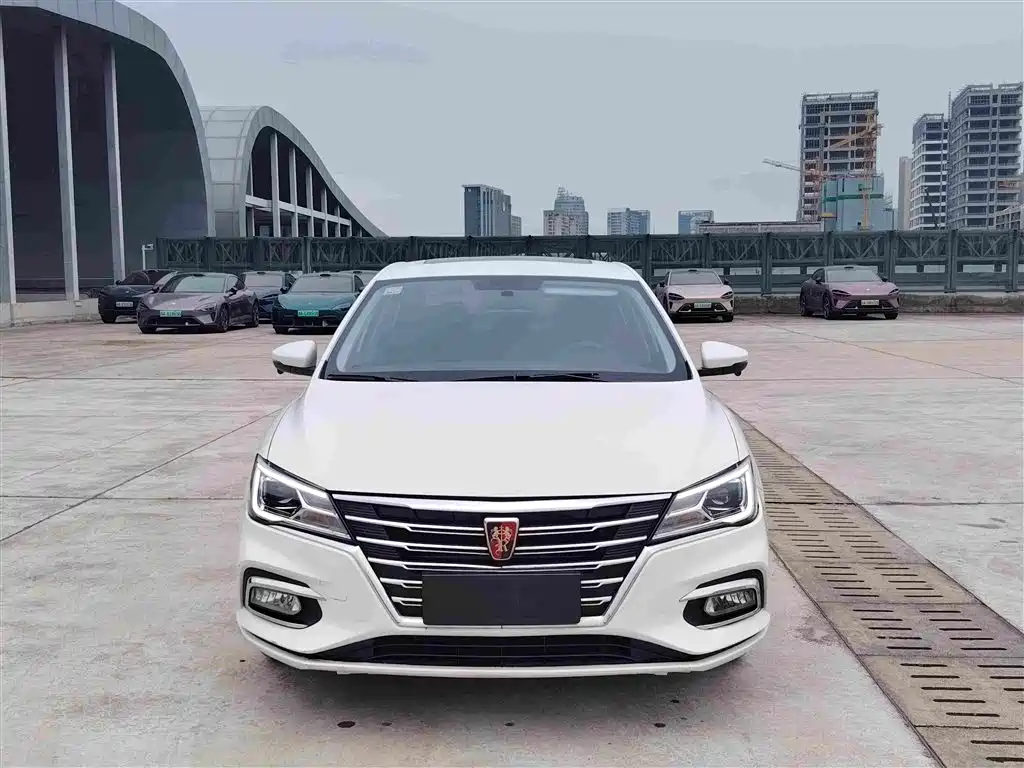 Фото 2 - Roewe i5