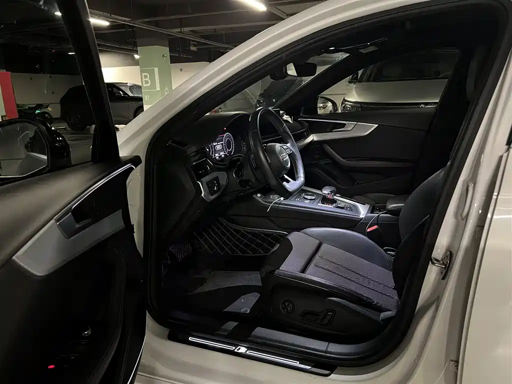 Фото 4 - Audi A4L