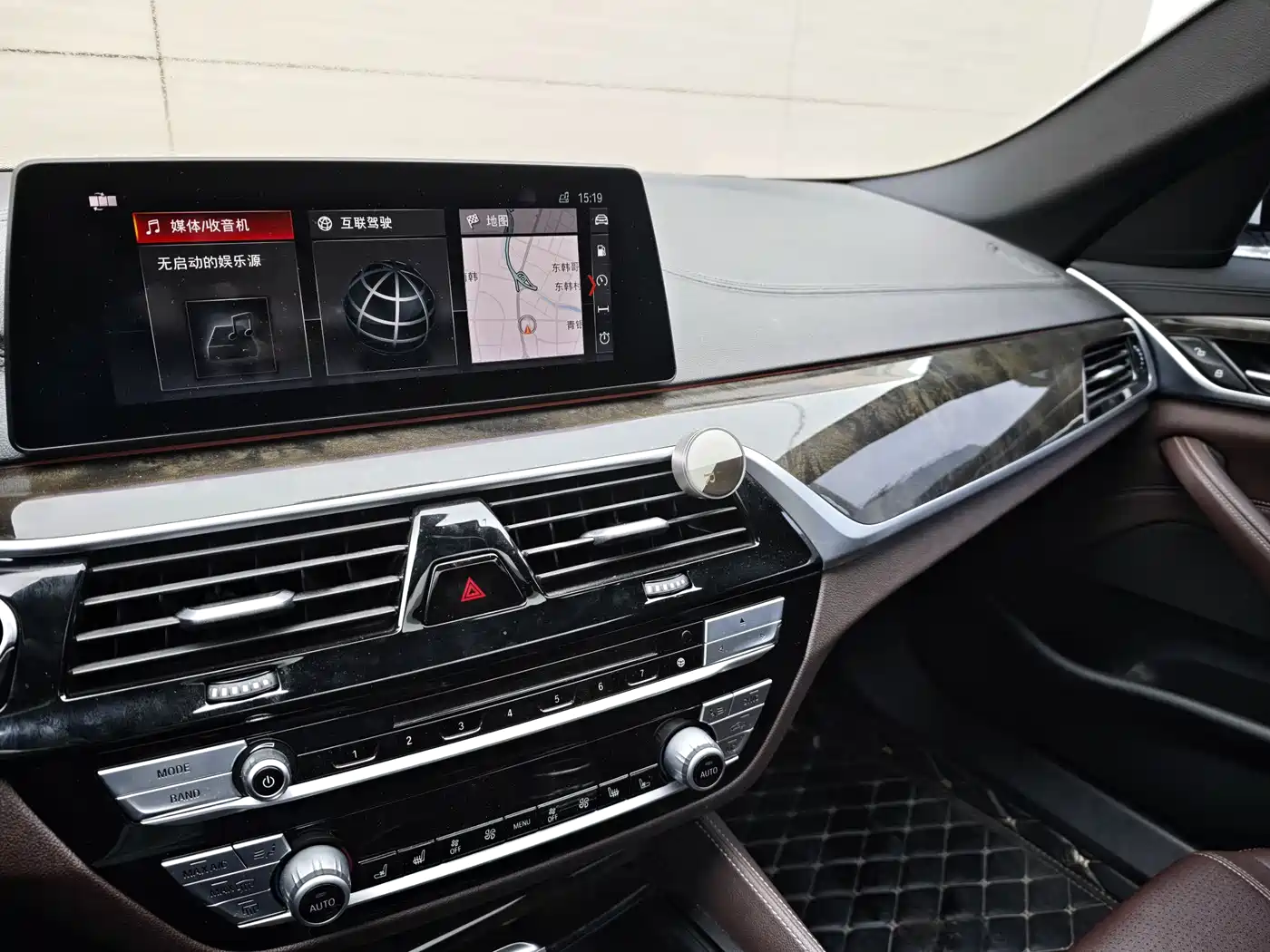 BMW 5 Series 2019 525Li M Sport Package фото 8
